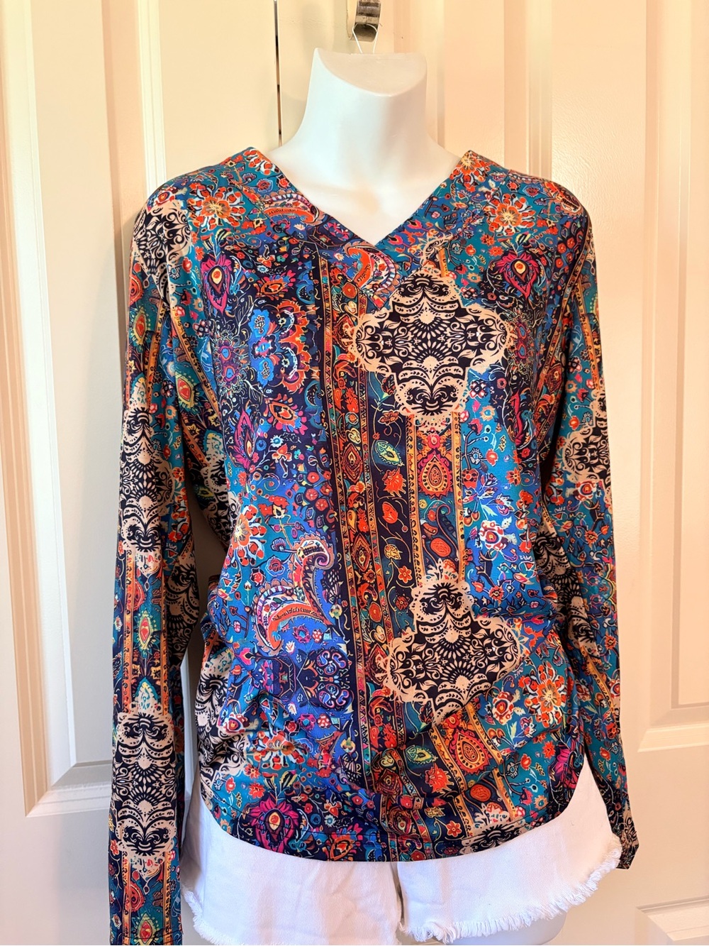 NWT, Vibrant Blue Paisley Print V-Neck Women’s Top, size L